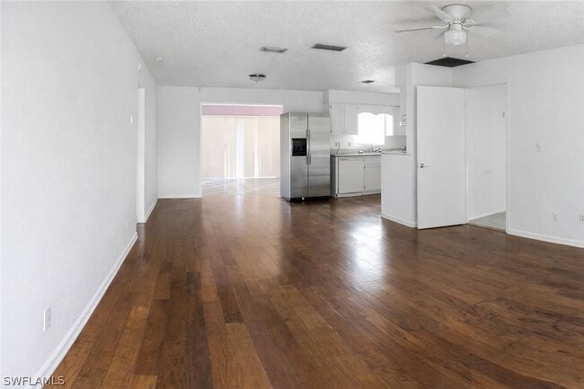 Photo - 852 Ashland St E