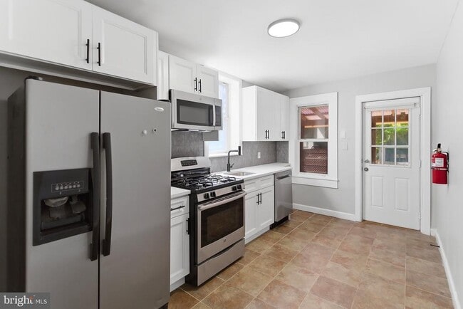 Photo - 71 Amboy Ave