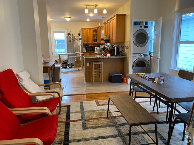 Building Photo - 14 Bay State Ave Unit 2 Rental
