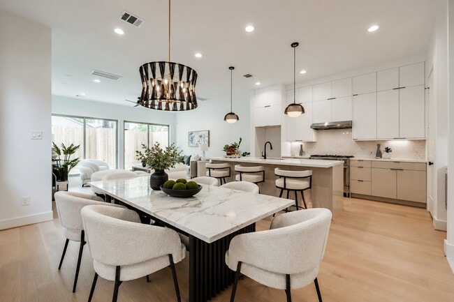 Photo - 1209 W Bell St