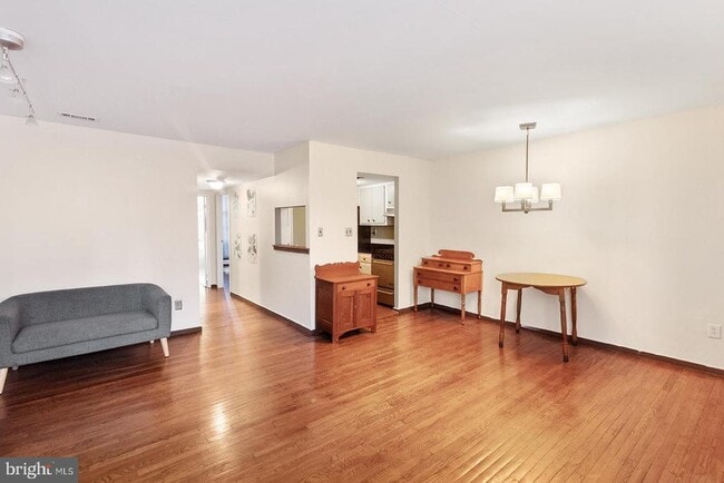 Photo - 328 Queen St Unidad C