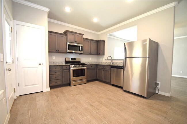 Photo - 552 Vee St