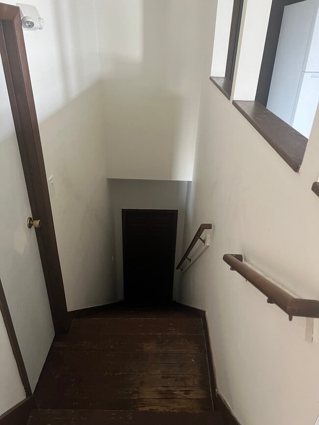 Building Photo - 8 Fox Terrace Unit 3