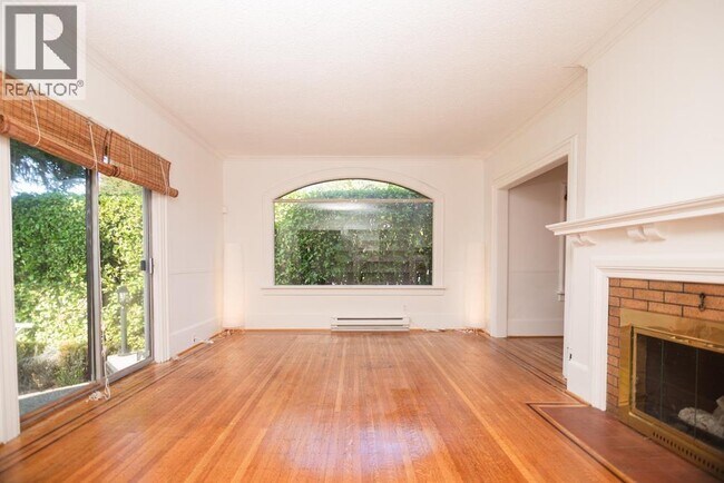 Photo - 16 Arbutus St