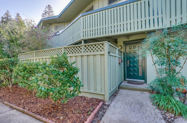 2 Bedroom 1 Bath Two Story Townhome - 2 Bedroom 1 Bath Two Story Townhome