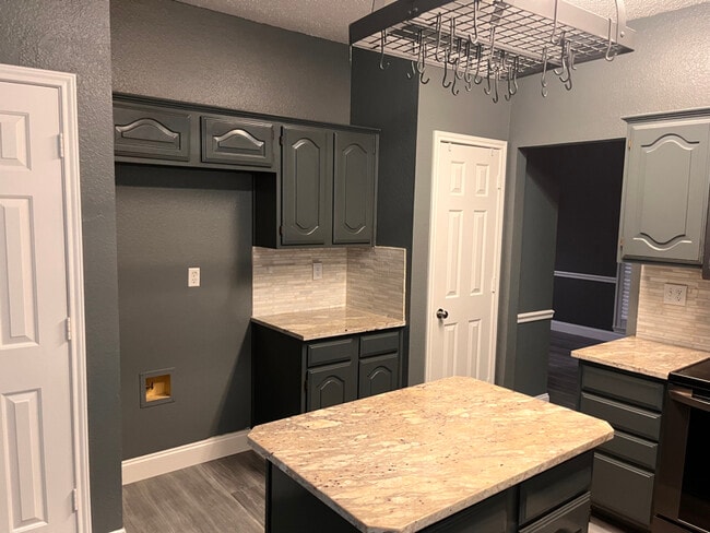 Photo - 18528 Shadow Ridge Dr