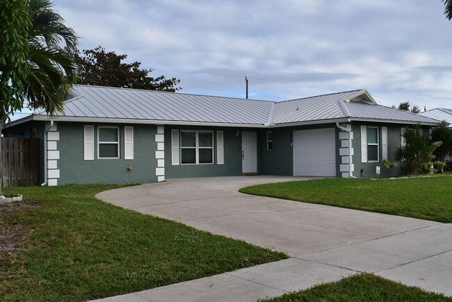 Building Photo - 826 Palama Way