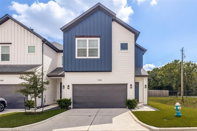 Building Photo - 13131 Perennial Spgs Dr