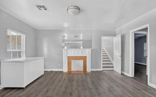 2312 Cashion Pl