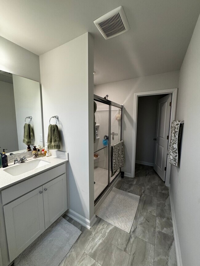 Photo - 811 Falls Grove Trl