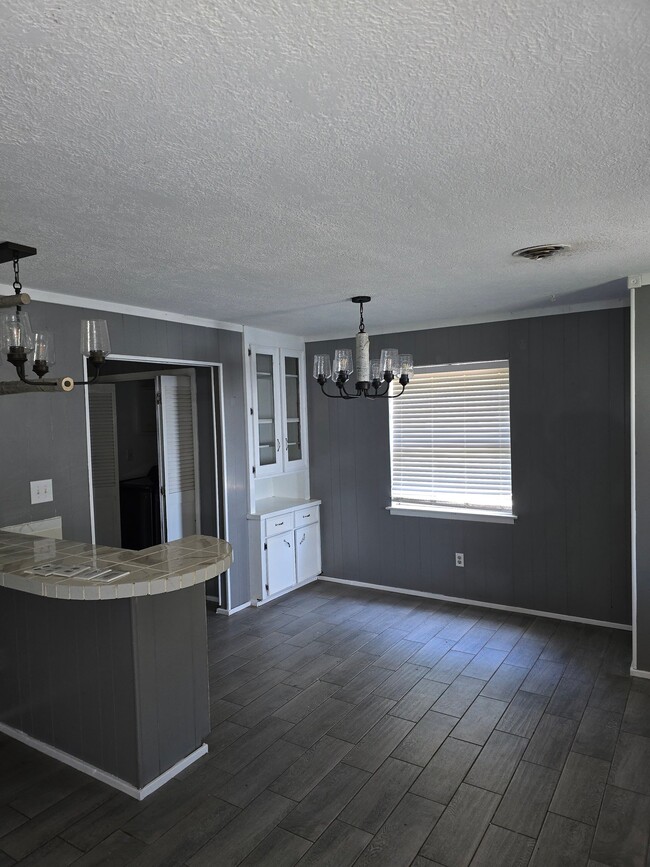 Photo - 1275 Smith Dr