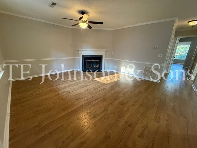 Building Photo - Charming 2-Bedroom with Fireplace & Modern...