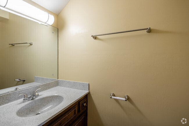 2BR, 1.5BA - Townhome - 1,100 - Half-Bathroom