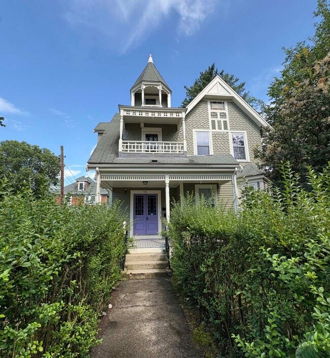 Building Photo - 106 Harvard St Unit 2 Rental