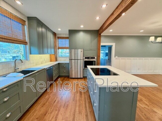 Photo - 105 E 19th St