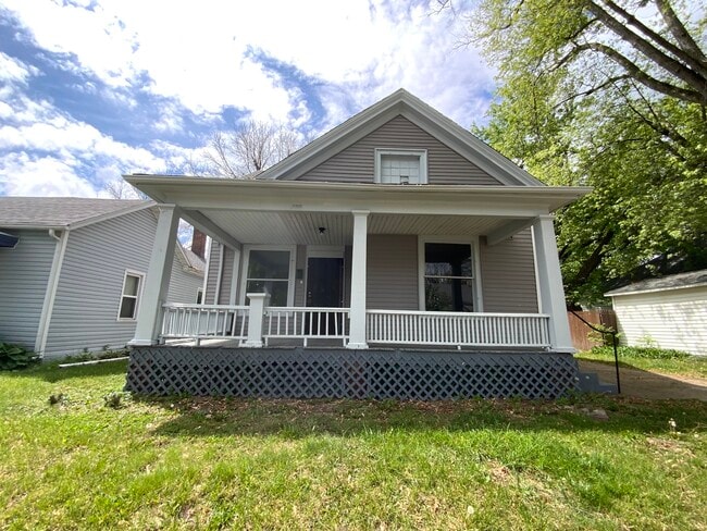 Photo - 726 Commercial St House