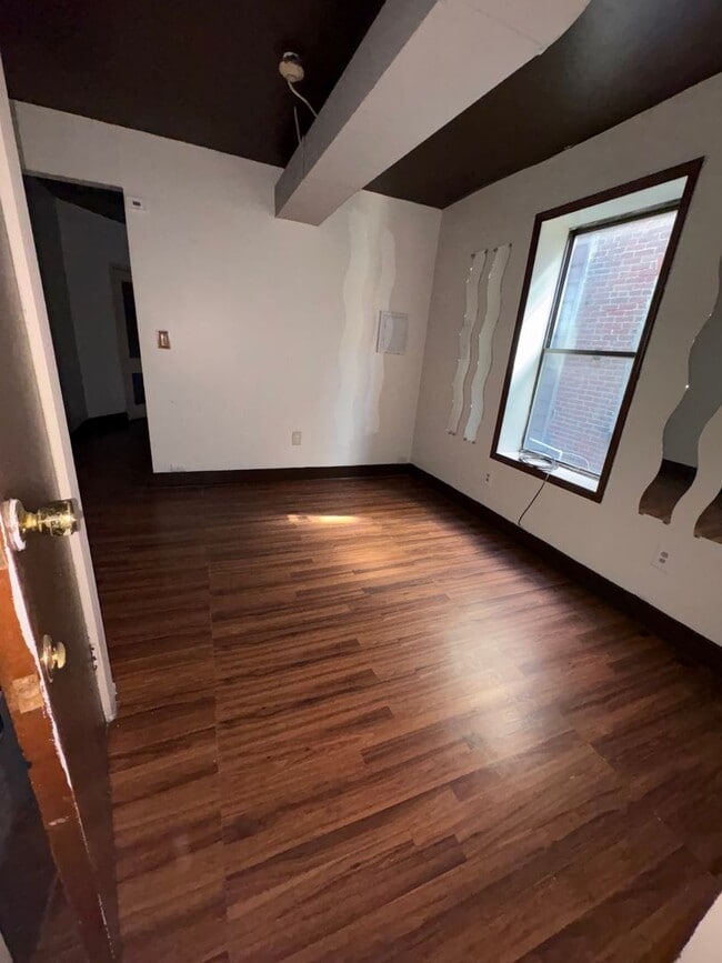 Photo - 4835 N Broad St