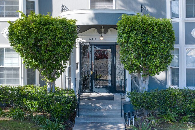 Entrance - Chateau Olympic Apartments