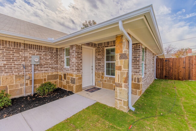 Photo - 617 NW Renfro St