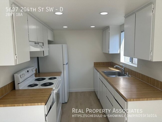 Photo - 5607 204th St SW Unidad D