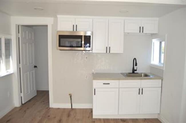 Photo - Pomeroy Ave Unidad 2681 1/2