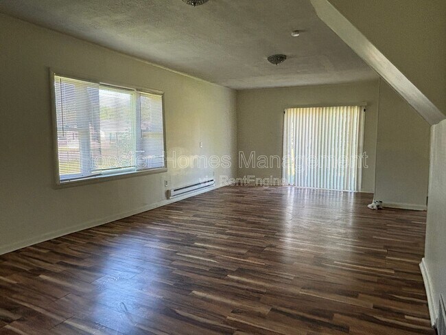 Photo - 1739 Kildare Ave