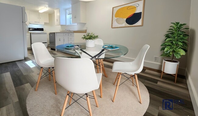 Photo - Newly Renovated, Clean & Bright 2 Bedroom, 1 Bathroom Apartment for Rent in Shelley - Washer/Drye... Unit 347 1/2 Center