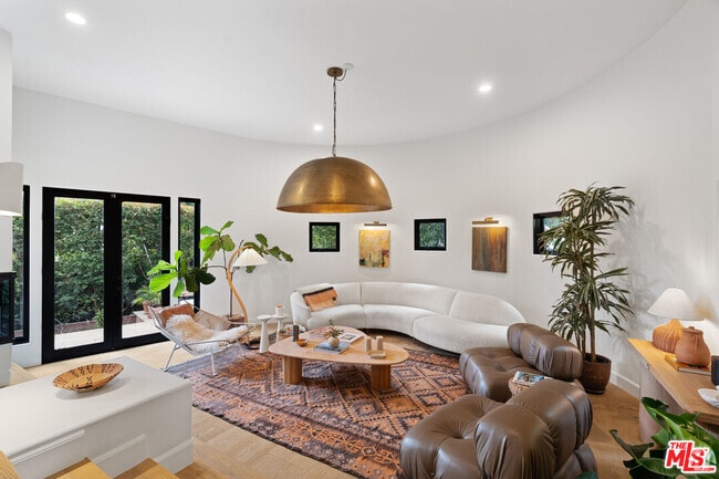 Building Photo - 2065 Watsonia Terrace Rental