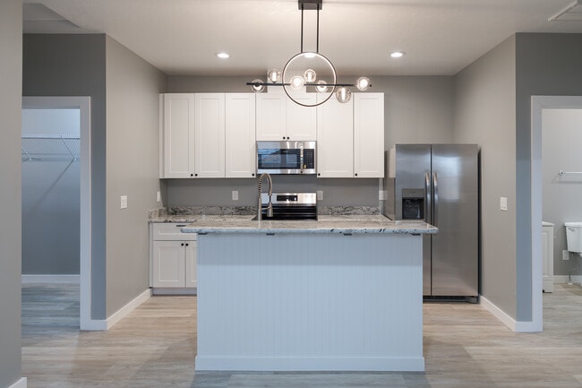 Photo - 287 SW 6th St