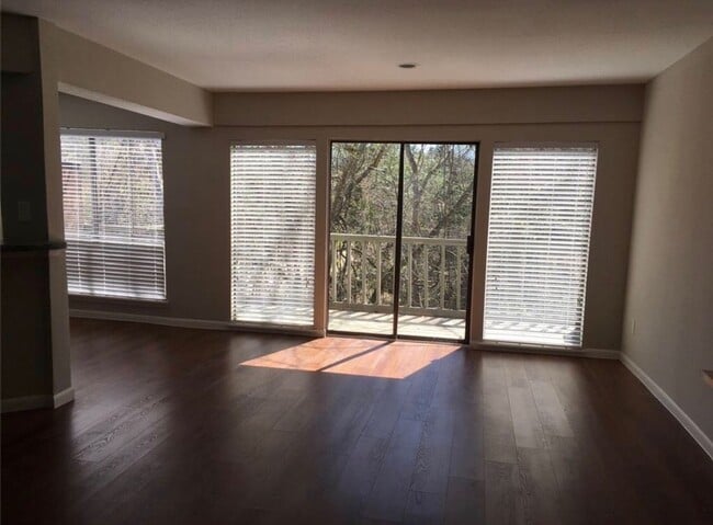 Photo - Completely Remodeled Townhouse in the hear...