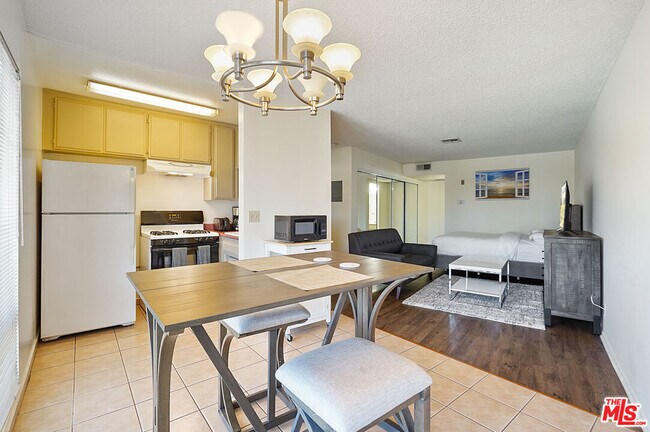 Photo - 3600 Bagley Ave Unidad 207