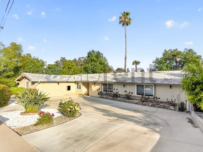 Photo - 20520 Rhoda St