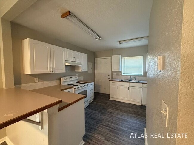 Building Photo - 1119 14th Ave Rental