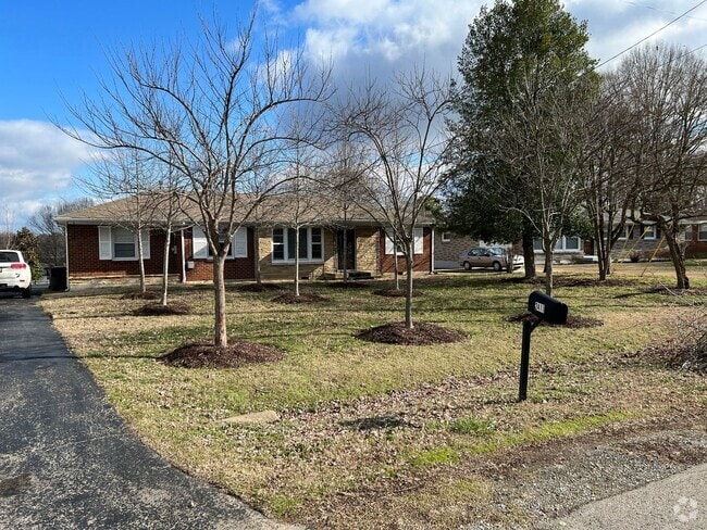 Building Photo - 2411 Chapman Dr Rental
