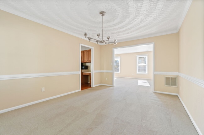 Photo - 1073 Heatherwood Dr