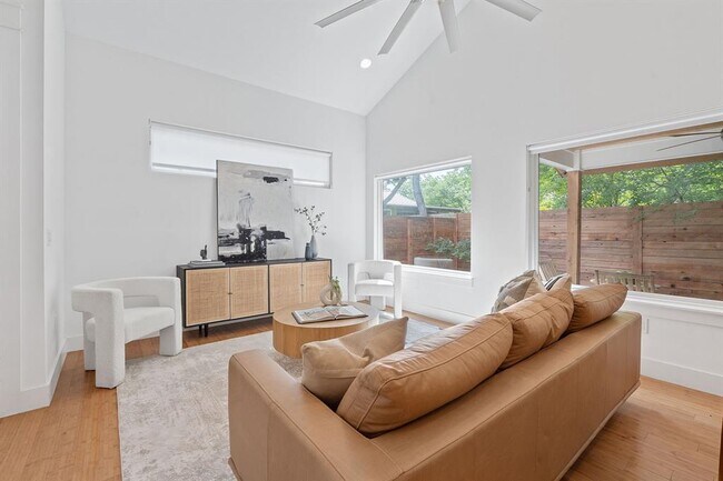 Photo - 402 W 55th St