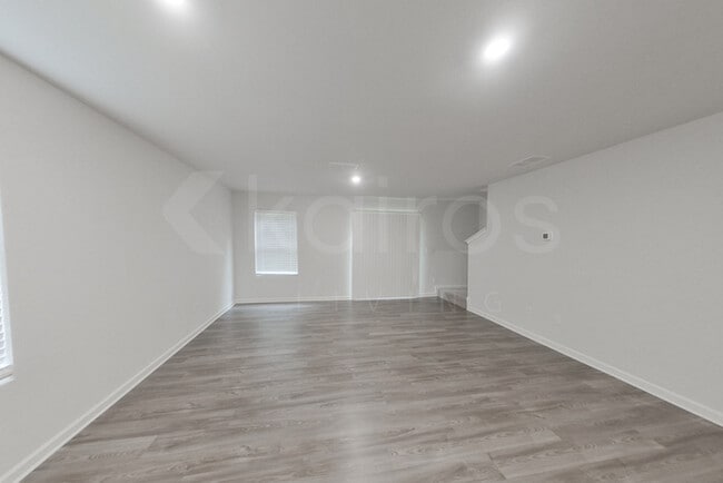 330 Ironwood Ct