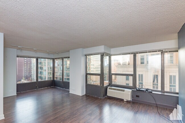 Photo - 30 E Huron St Condo