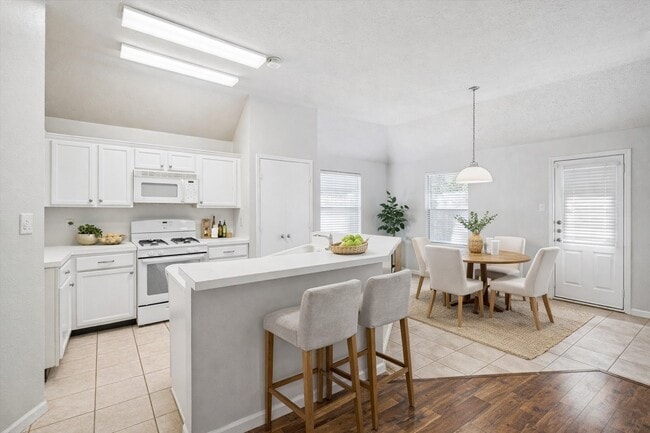 Photo - 1606 Blossom Creek Ct