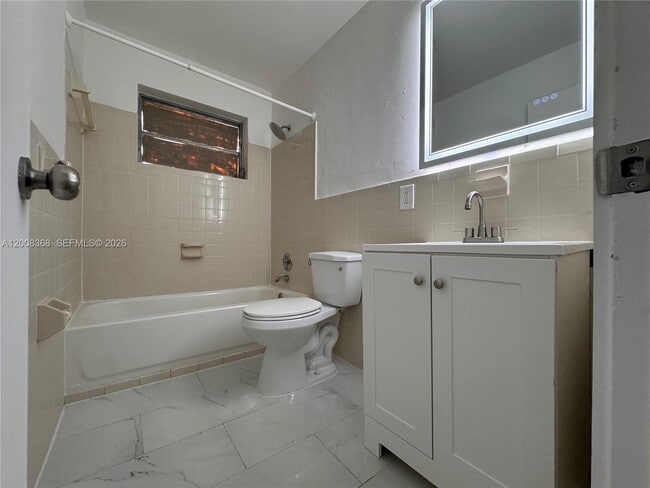 Photo - 3632 SW 87th Ave Unidad Rear - 1