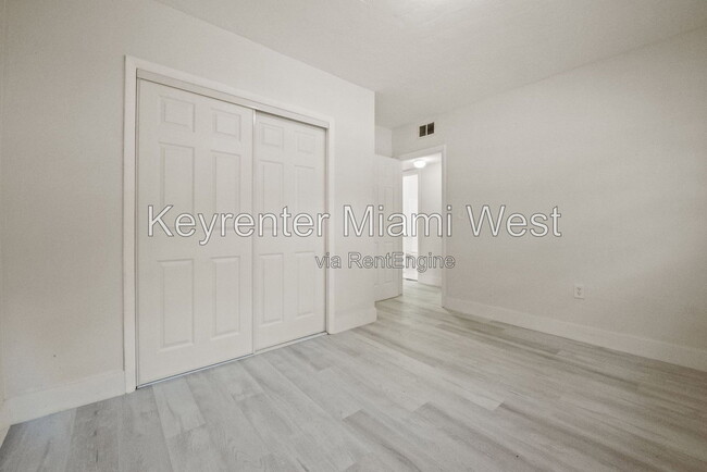 Building Photo - 219 NW 10th Ave Unit 2