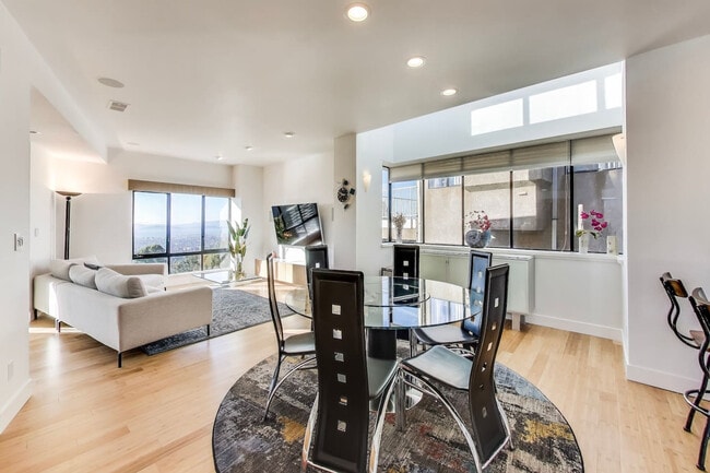 Building Photo - 660 Hiller Dr Rental