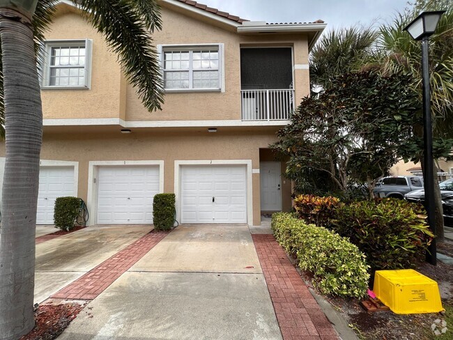 Building Photo - Townhouse Near the Ocean – WiFi Included +...