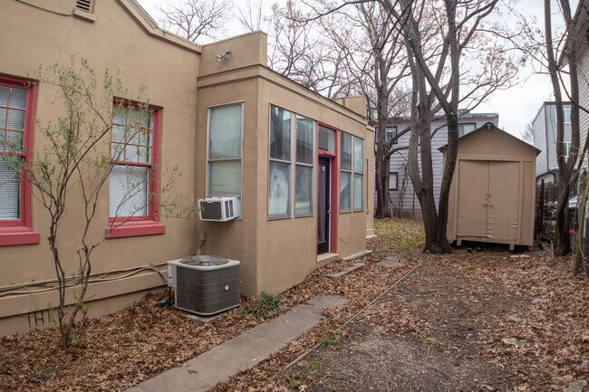 Photo - 2813 Salado St