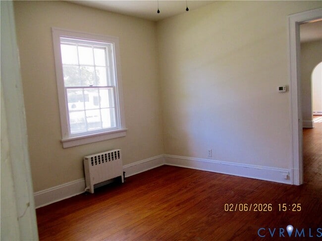 Photo - 403 Maple St