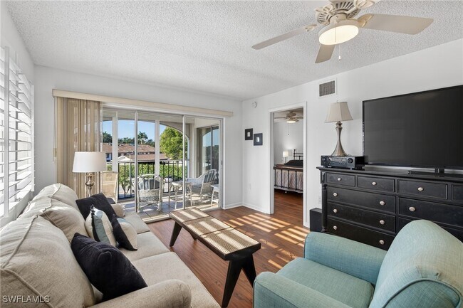 Building Photo - 5 High Point Cir W Unit 303