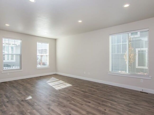 Photo - North Salt Lake 3 bed, 2.5 bath, Garage