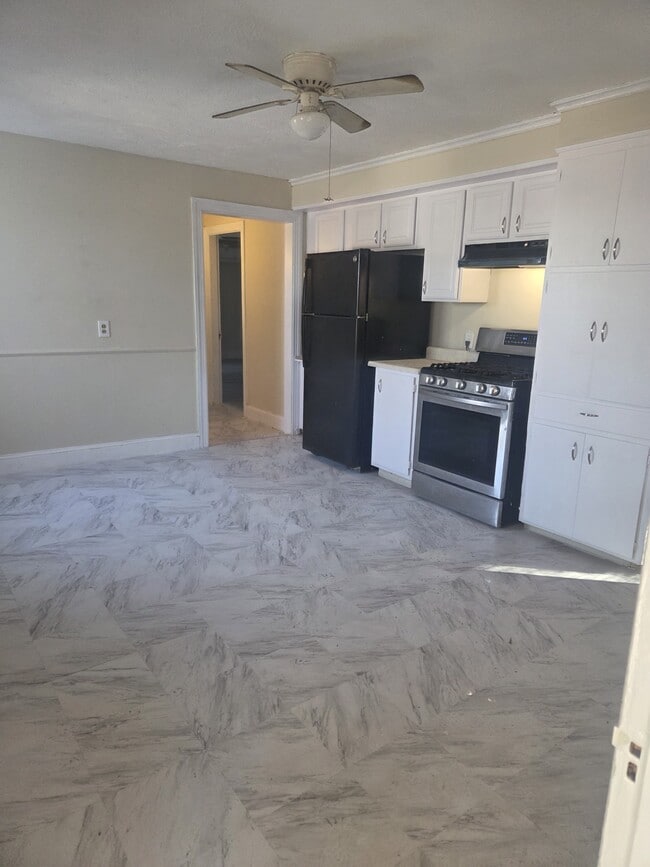 Photo - 155 Thomas St