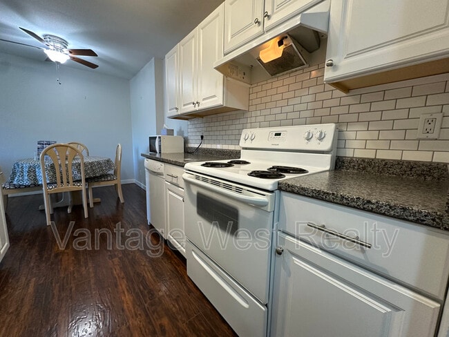 Photo - 3160-3160 De Montreuil Ct