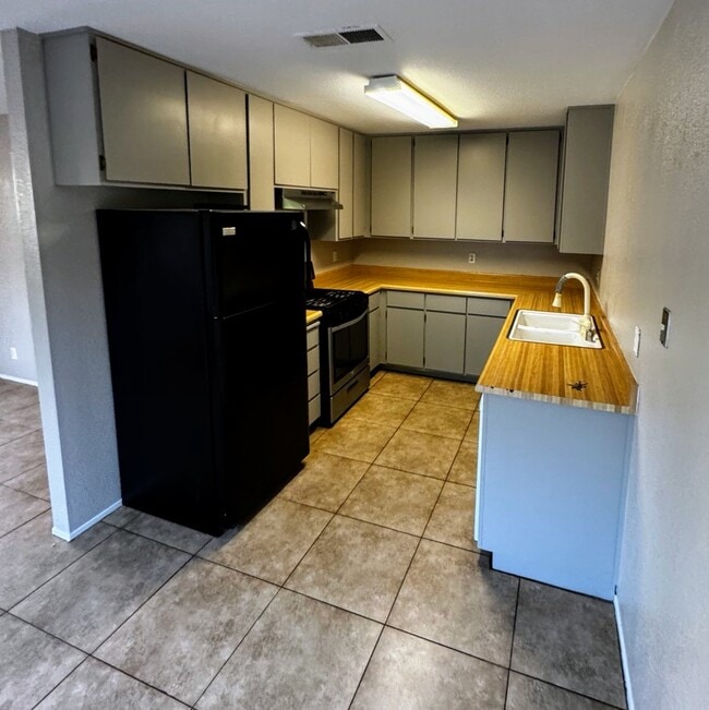 Photo - 615 Oriole Ave